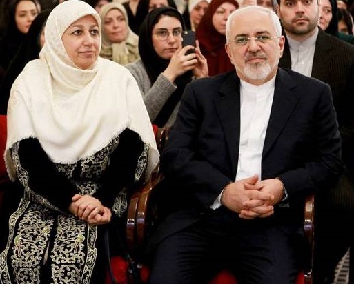 عکس/ احوالپرسی خاص ظریف در حاشیه یک نشست!