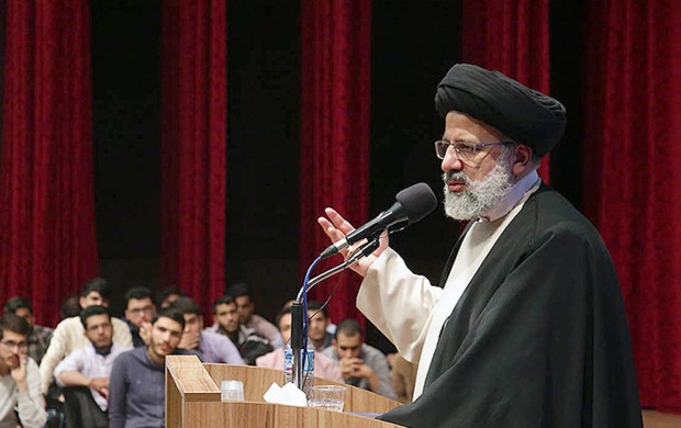 من مفتخرم در طول عمر با فساد،کلاهبرداری و شرارت مبارزه کرده‌ام و می‌کنم