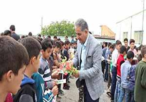 غافلگیر شدن دانش‌آموزان اشنویه ای در روز معلم 