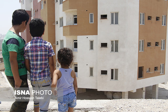 در هر خانه چند نفر زندگی می‌کنند؟ 