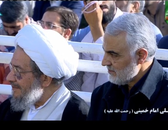 حاشیه‌نگاری از اقامه نماز بندگی به امامت رهبر معظم انقلاب اسلامی/واکنش مردم به شعرخوانی میثم مطیعی+تصاویر 