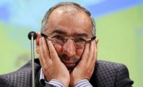 زیباکلام بالاخره جایزه وطن فروشی و خوش خدمتی اش را گرفت! + عکس 