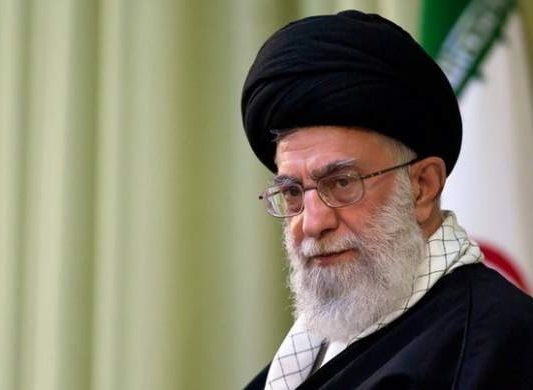 چرا در شرایط حساس فعلی کشور، رهبر انقلاب شخصا ورود و انتصاب مدیر اجرایی نمی‌کنند؟!