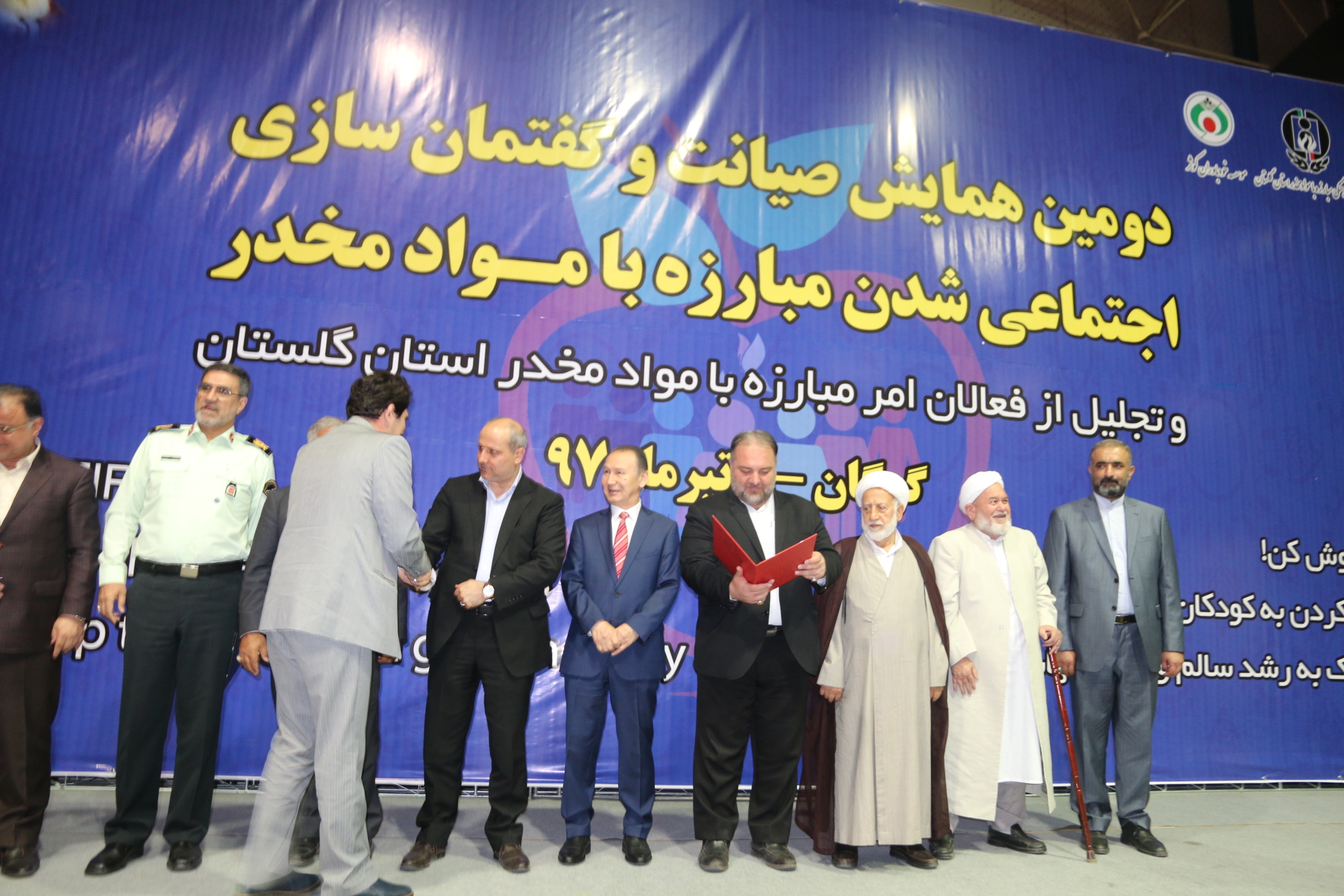 تجلیل از مدیرکل بهزیستی استان گلستان در همایش بزرگ صیانت و گفتمان‌سازی اجتماعی شدن مبارزه با مواد مخدر