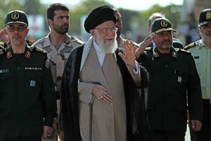 مسئولان از تنبلی، اشرافی‌گری و تکبر با مردم اجتناب کنند/هزینه‌ تسلیم شدن به‌مراتب بیشتر از ایستادگی است/ ایران پیشرفت کرد و آمریکا نتوانست هیچ غلطی بکند/ انقلاب به شرط 