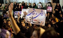 خاتمی می‌خواهد زمین بازی را عوض کند/  رهبری فراتر از قانون یا در چارچوب قانون!