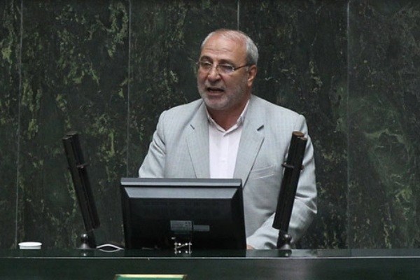 این نماینده شب کجا می‌خوابد؟