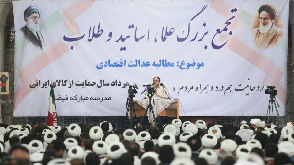 یک مراسم خوب /یک شعار بد/ شناسایی نفوذیها کار آسانی است 
