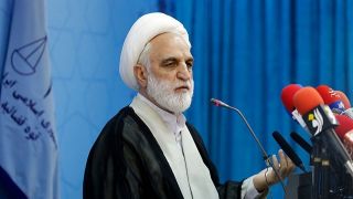 سیف ممنوع‌الخروج است/ واکنش سخنگو به ادعای احمدی‌نژاد / پرونده میثم رضایی در حال تحقیق است
