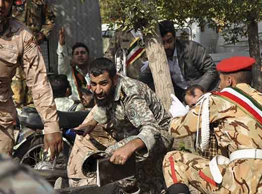 آماده باش مقامات نظامی کشور برای انتقام مهلک از تروریست های رژه نیرو‌های مسلح اهواز