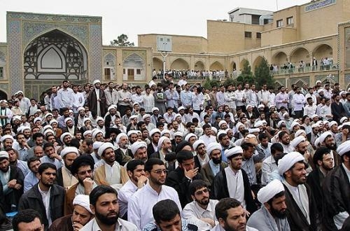 تشکیل کارگروهی برای شناسایی بانیان انقلاب زدایی در حوزه های علمیه/ باز هم پای یقه سفیدان در میان است + اسامی امضاکنندگان نامه