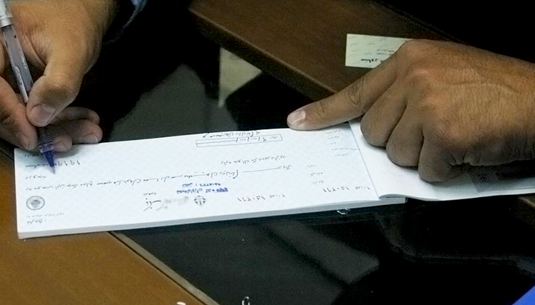 بدون شغل، جواز کسب و کارت ملی دسته چک بگیرید!/ دلالان مشغول کار هستند 
