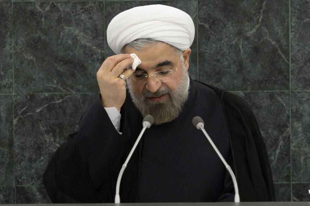 تحلیل نمونه هایی از رفتار دو کاندیدای دولتی در مناظره سوم / از انتحار جهانگیری تا ناتوانی روحانی در ایفای نقش