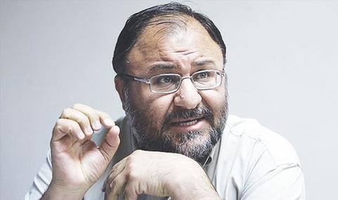 چگونه کسانی که تقلید از مراجع دینی را بیعقلی میدانستند در مسائل سیاسی تقلید کورکورانه میکنند؟/ اصلاحطلبان به مقلدان رباتی تبدیل شدهاند/ اینکه یک نفر بیاید برای همه تصمیم بگیرد و بقیه از آن تقلید کنند، آزادی است؟