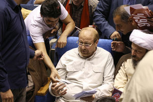 اعتراض نماینده قالیباف به پخش همزمان 2 برنامه تلویزیونی این داوطلب/ «پخش همزمان امکان استفاده مناسب از برنامه‌های تبلیغاتی را سلب می‌کند»