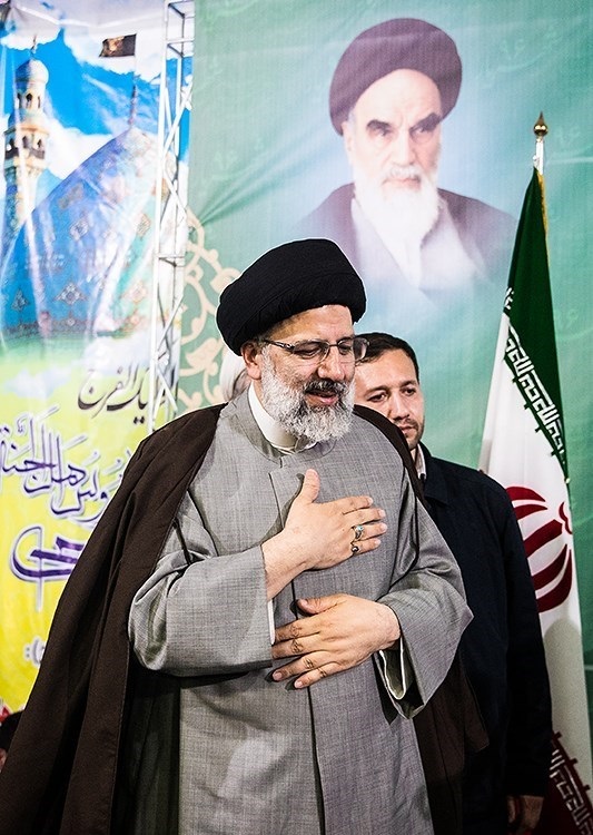 چرخ زندگی مردم با رکود قفل و چرخ سانتریفیوژها با بتن پر شده است 