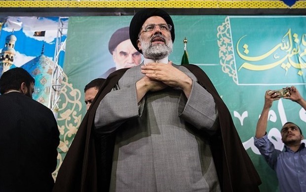سینه من پر از اسرار است/ لب به سخن بگشایم می‌توانم خیلی حرف‌ها بزنم اما اخلاق به من اجازه نمی دهد