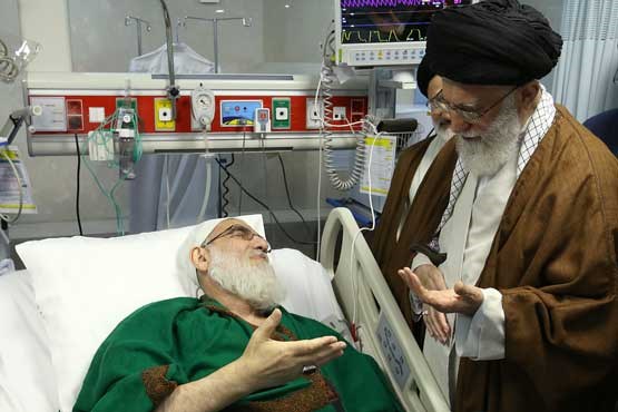 عیادت رهبر انقلاب از آیت‌الله هاشمی شاهرودی 