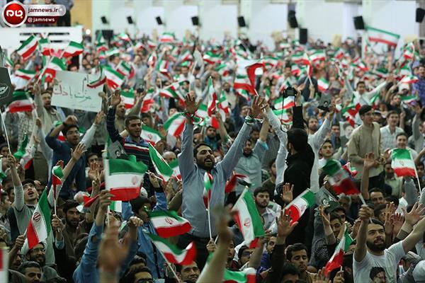 عکس/ استقبال گرم تبریزی‌ها از رئیسی
