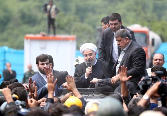 خداحافظ مستر پرزیدنت/ روحانی در مسند ریاست جمهوری؛ تهدید امنیتی خاتمی آن روز فهمید دیگر وقت رفتنش است. خاتمی با اداره دو دولت وقت رفتنش فرا رسید و دیگر جایی در سیاست انتخاباتی نخواهد داشت.مردم هم با نه به اصلاح طلبان در انتخابات 84 شخصی را برگزیدند که تصو