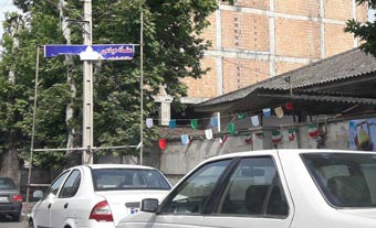 پاره کردن بنر ستاد مرکزی آیت الله رئیسی در گرگان + تصاویر