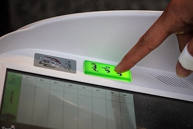 فساد اقتصادی در این دولت شیب تندی گرفته/روحانی را شعارهای انتخاباتیش از میدان به‌در می‌کند 