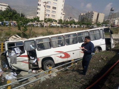 تصاویر دلخراش واژگونی اتوبوس دانش آموزان در تهران 