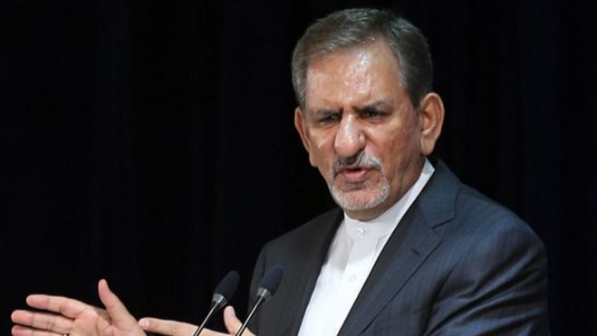 فیلم/ فرار جهانگیری از سوال خبرنگار فارس/ روحانی کناره‌گیری می‌کند یا جهانگیری!؟