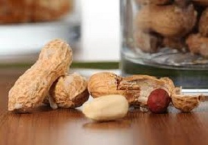 پیشگیری از حملات قلبی با خوردن بادام زمینی همراه غذا