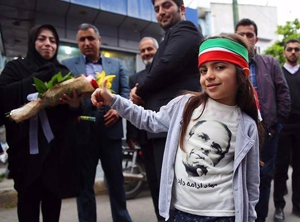 عکس/ دختری با تیشرت قالیباف