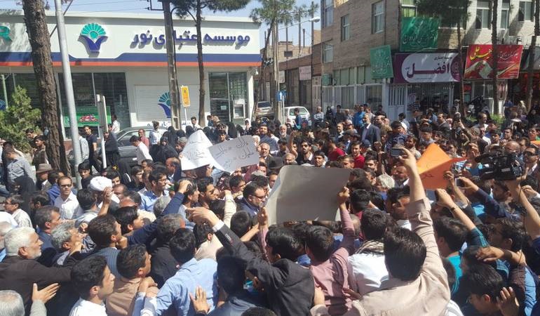 استقبال پرشور مردم بیرجند از حجت‌الاسلام رئیسی.