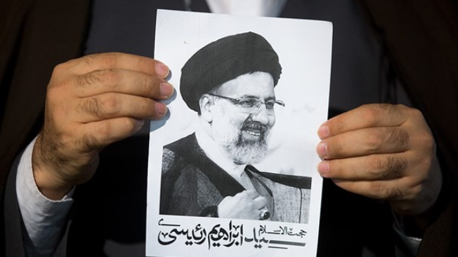 فیلم/ اجتماع بزرگ هواداران رئیسی/ از تکمیل مسکن مهر در سال اول دولت تا انتقاد از حرفدرمانی دولت