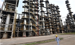 مغالطه دولتیها در مناظره؛ خامفروشی مقابل برداشت از میادین مشترک است یا پالایش نفت؟