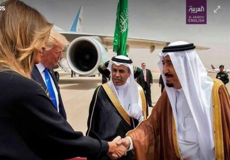 دست دادن خادم‌الحرمین با همسر ترامپ، داد روزنامه حامی آل سعود را درآورد!