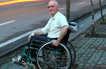 تاریخ مصرف بچه های قطع نخاع تمام شده است/ اشتغال فرزندان از دغدغه های زندگی سید احمد