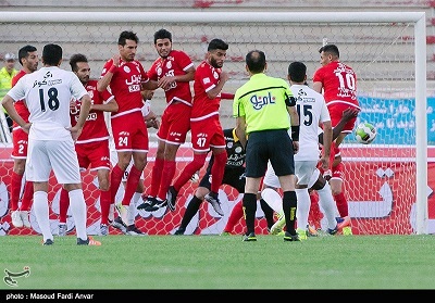 استقبال ۳۰ هزار نفری هواداران تراکتورسازی از نفت تهران