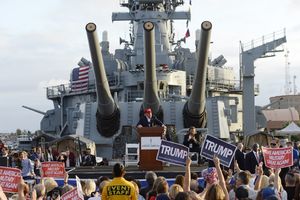 مثلث قدرتمند در آمریکا: چرا ترامپ چهره ضدساختار خود را از دست میدهد