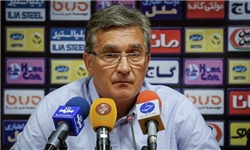 از شب‌نشینی بازیکنان پرسپولیس خبر ندارم، بگویید کدام بازیکنان بوده‌اند؟