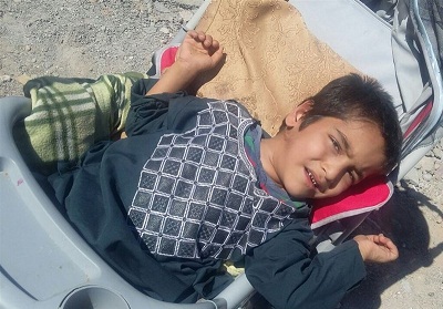 چشم‌انتظاری مادر کودک معلول برای نجات از زندگی در چادر 