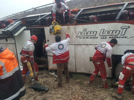 جدیدترین تصاویر از سقوط اتوبوس به دره در محور یاسوج-سمیرم 