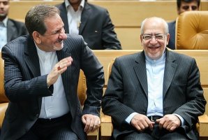 تناقض های مدیران دولت یازدهم در اقتصاد/ از انتقاد نعمت زاده به تبلیغ کالای خارجی تا حضور جهانگیری در کارخانه برند خارجی