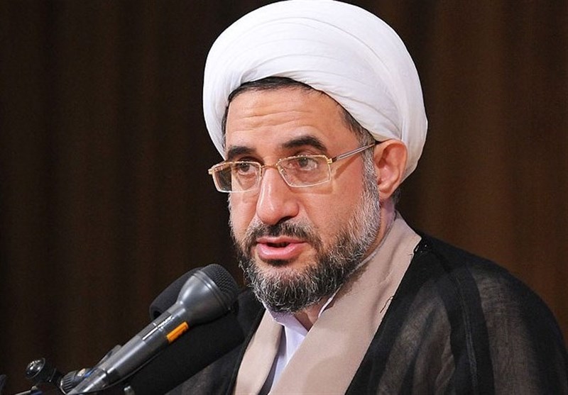 فقیه بدون فهم سیاسی، از صلاحیت تقلید میافتد/ حوزه باید در فقه سیاسی غنی شود