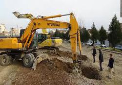 حدود دوسال از تاریخ کلنگ زنی این پروژه گذشت عمر دولت هم تمام شد/چشم مردم به دست مدیران دولت اینده است تا این طرح احداث شود