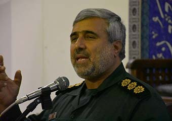 امروز کسانی در مقابل امام ایستاده اند که مدعی راه و همراه امام هستند