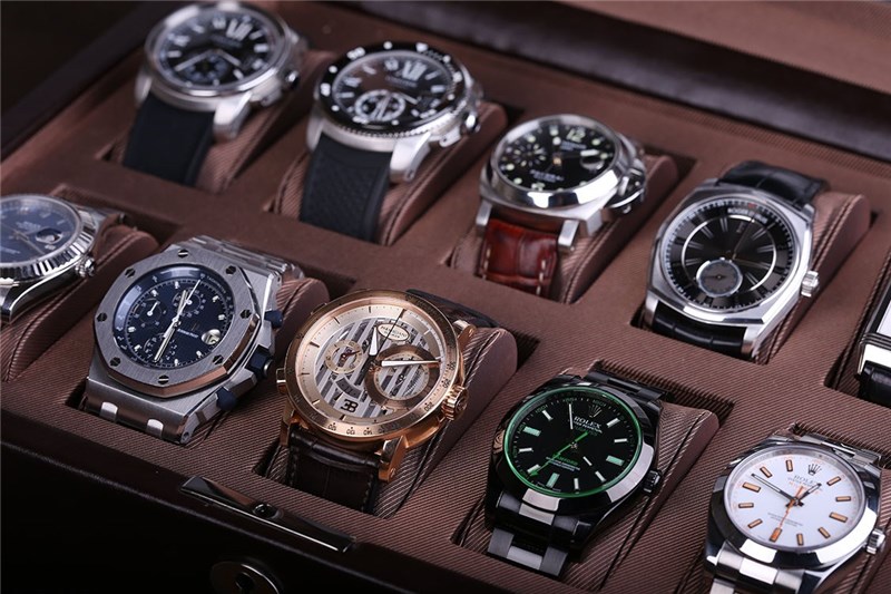  754 عدد ساعت مچی قاچاق در فرودگاه گرگان کشف شد