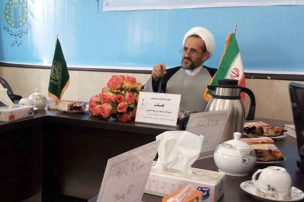 تاریخ شفاهی هنرمندان گلستان تهیه می شود