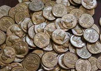 یک کاسه و 68 سکه عتیقه در علی‌آبادکتول کشف شد