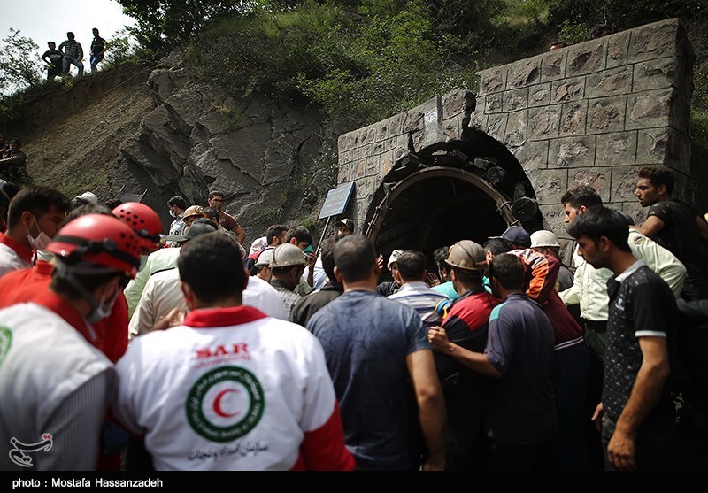 اجساد کشف شده از معدن آزادشهر به پزشکی قانونی منتقل شد