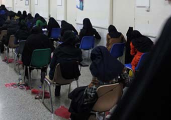 کشف چادر دانش‌آموزان دختر در امتحانات تیزهوشان قم و حضور بازرسان مرد!