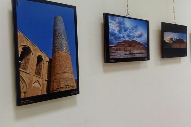 نمایشگاه عکس گروهی «عکاسی سفری» در گرگان افتتاح شد